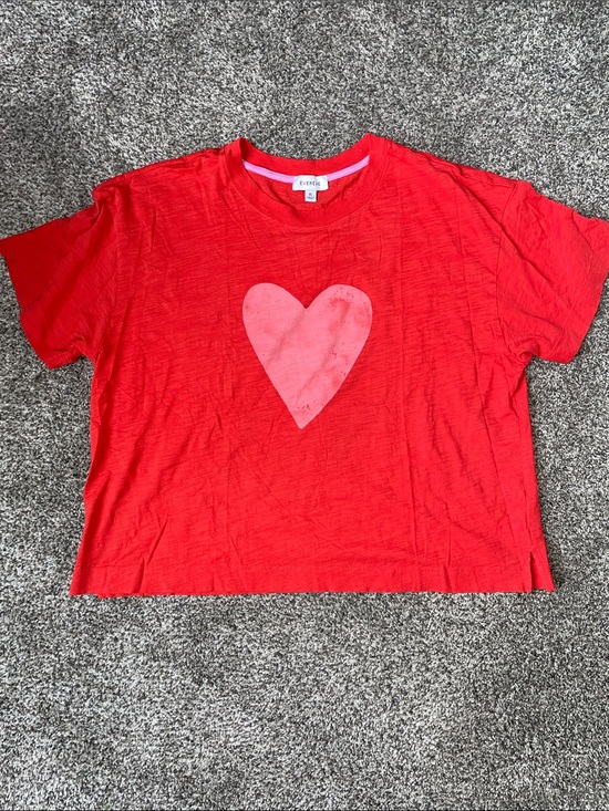 Evereve Tops - Evereve Red Tee with Pink Heart Graphic. Size XL.
